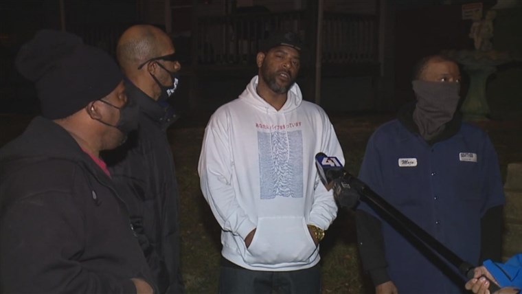 Kansas City officer won't be charged in shooting death of
Donnie Sanders 1