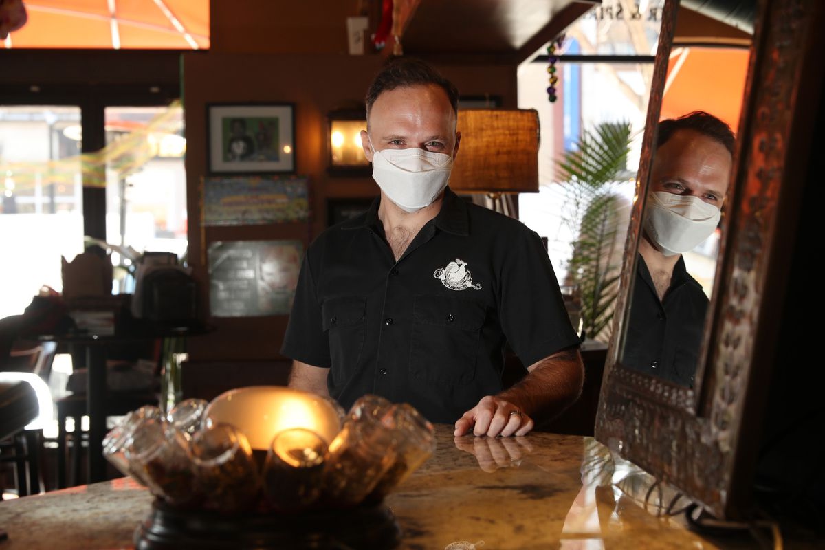 ‘Dehumanization’ of Chicago’s restaurant workers leaves them
with a tough choice: COVID-19 risk or unemployment? 1