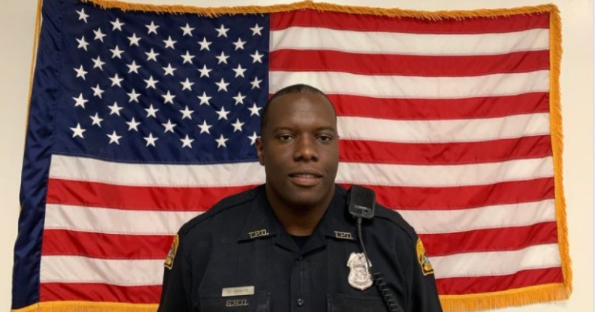 School-resource officer fired after his racial slurs were
caught on camera 1