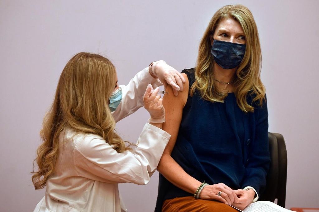 Fully vaccinated people can gather without masks, CDC
says 1