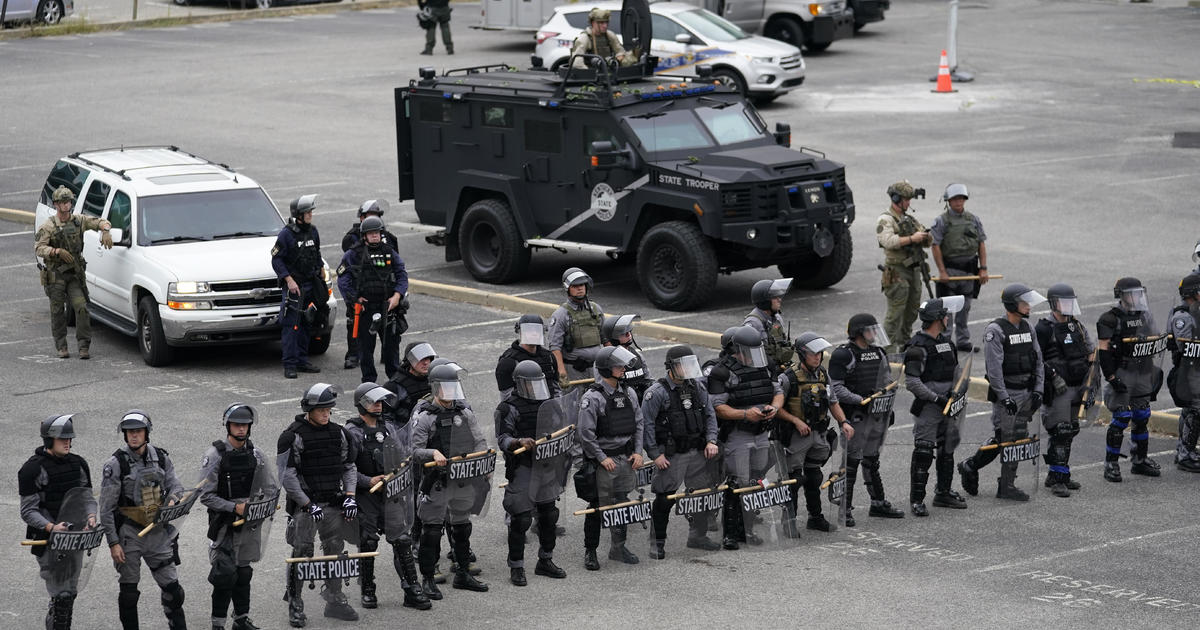 Kentucky bill would make it a crime to insult or taunt a
police officer 1