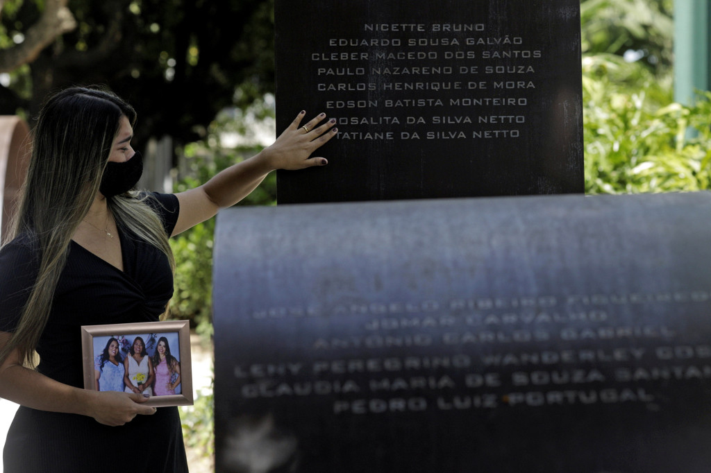 One year on, NYC still has no clear ideas for a COVID-19
memorial 1