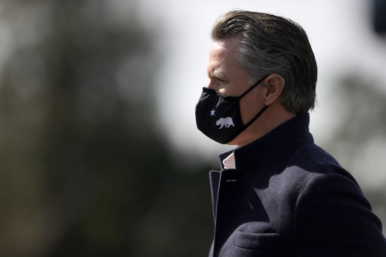 California Advises Double Masking as Texas, Mississippi
Ditch Mandates 1