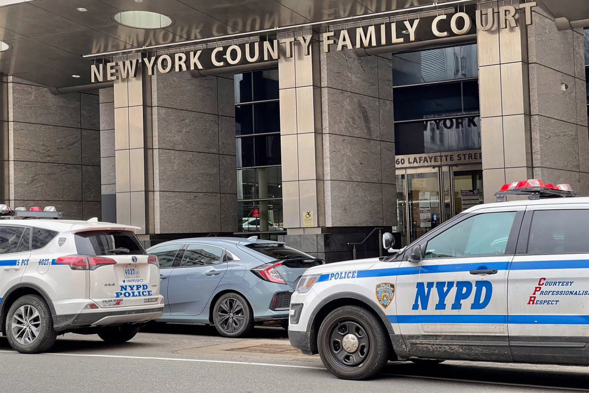 Court officer kills himself inside NYC court
bathroom 1