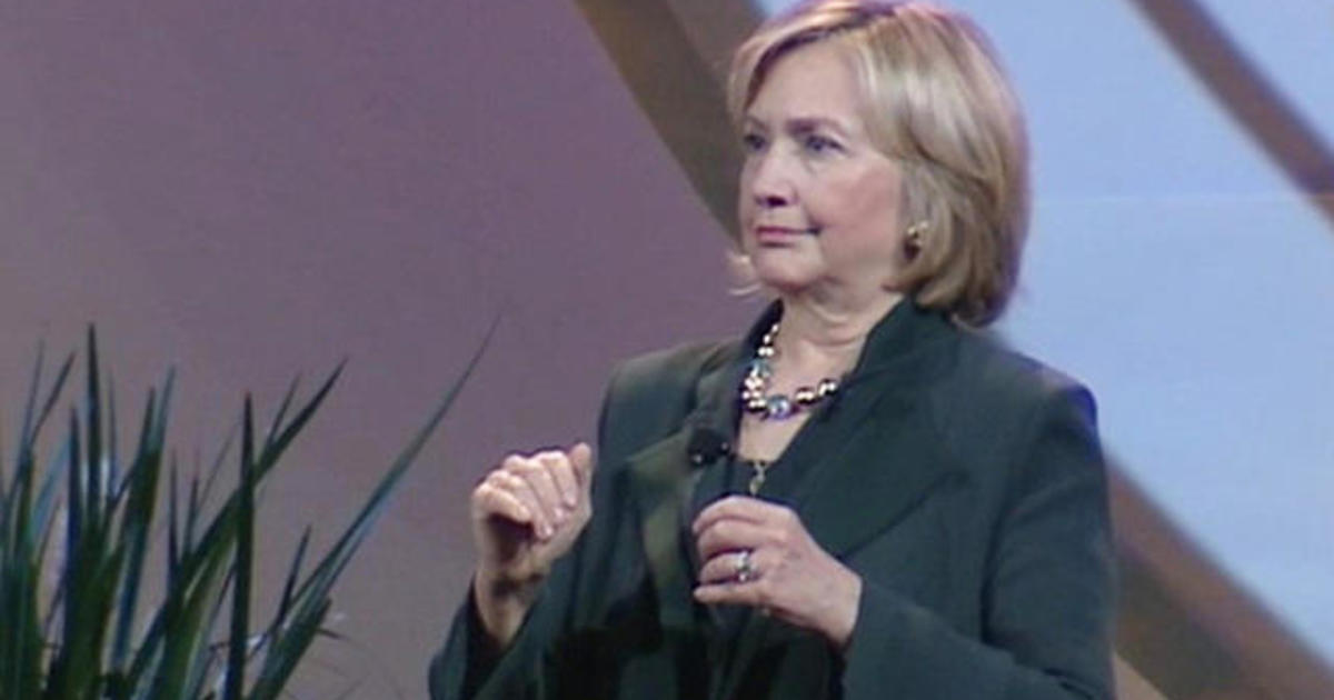 Protester interrupts Clinton speech with bullhorn 1