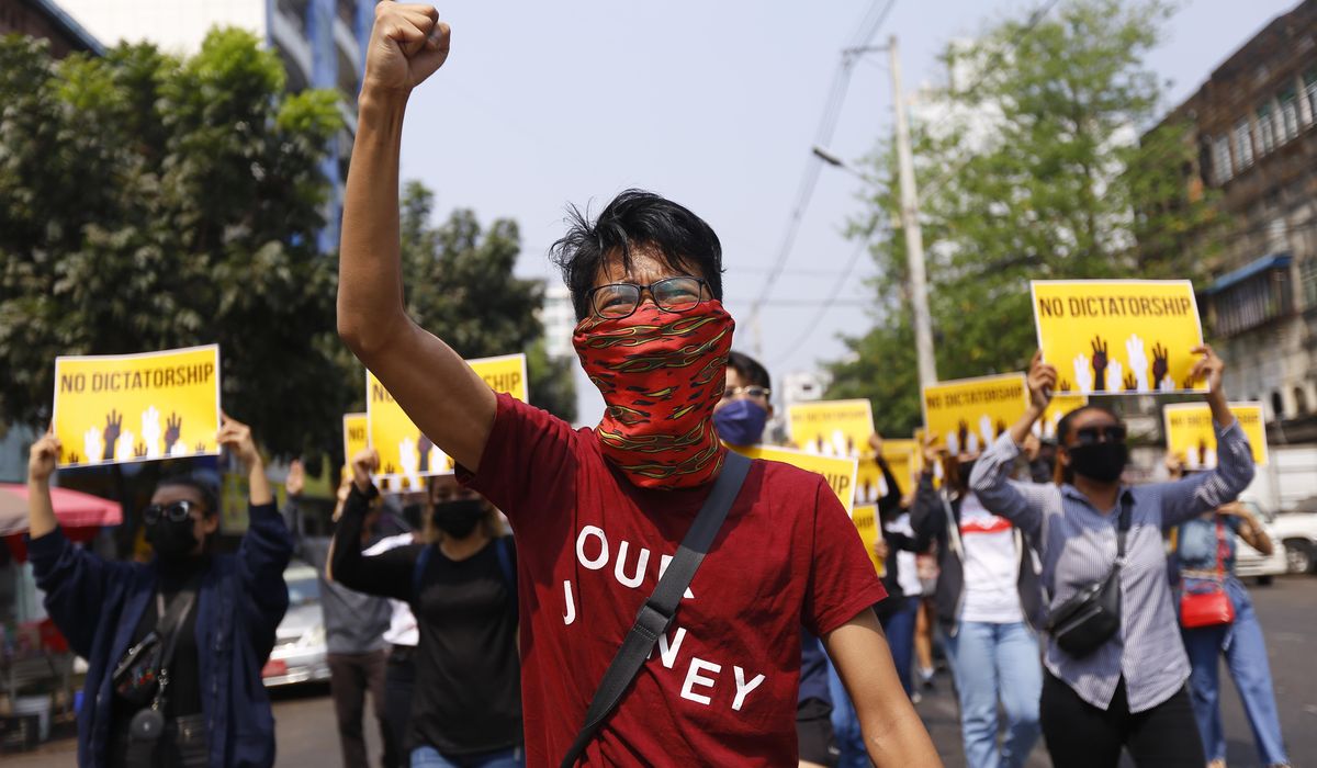 Myanmar protest deaths top 300 as US, UK, impose
sanctions 1