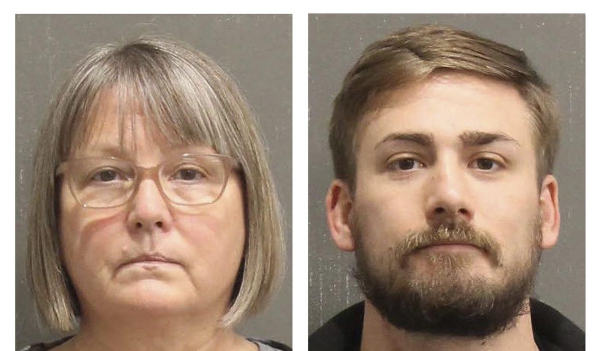 Federal appeals court: Capitol rioter known as 'zip-tie
guy,' mom should be released ahead of trials 1