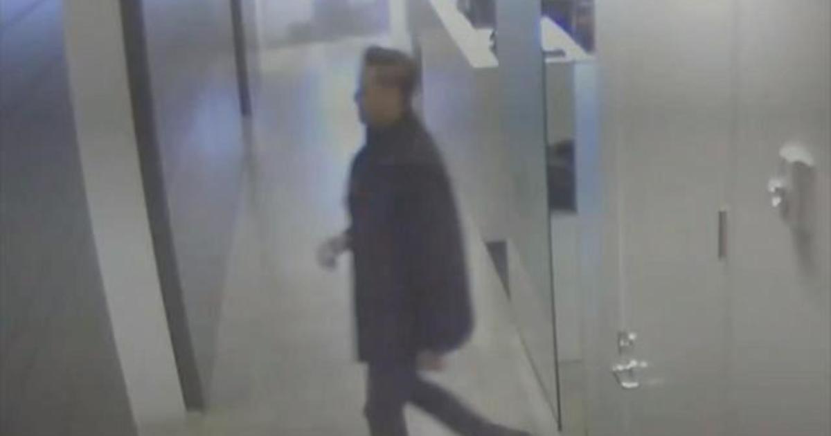 "Botox bandit" leaves plastic surgery office without paying
for his treatments 1