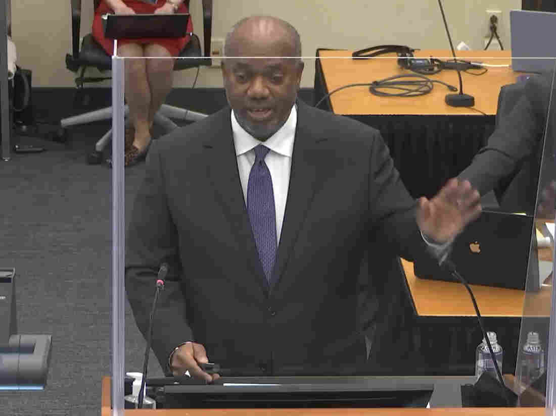 'Derek Chauvin Betrayed This Badge,' Prosecutor Says In
Opening Argument 1