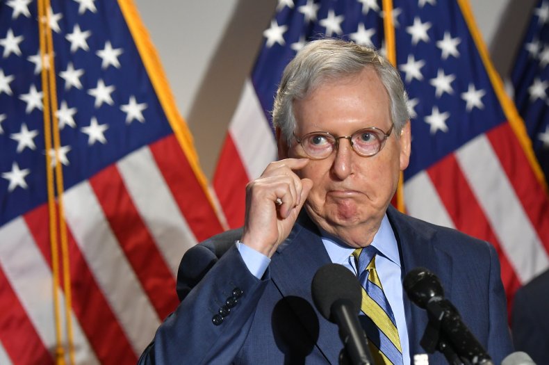 Mitch McConnell Urges 'All Men' to Take Coronavirus Vaccine,
Latest Republican to Back Shot 1