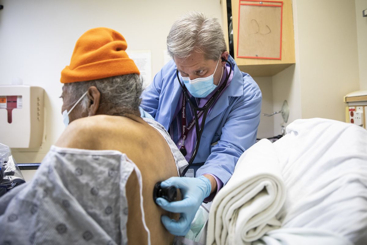 Pritzker’s ‘bridge phase’ put on hold as coronavirus cases
and hospitalizations rise (LIVE UPDATES) 1