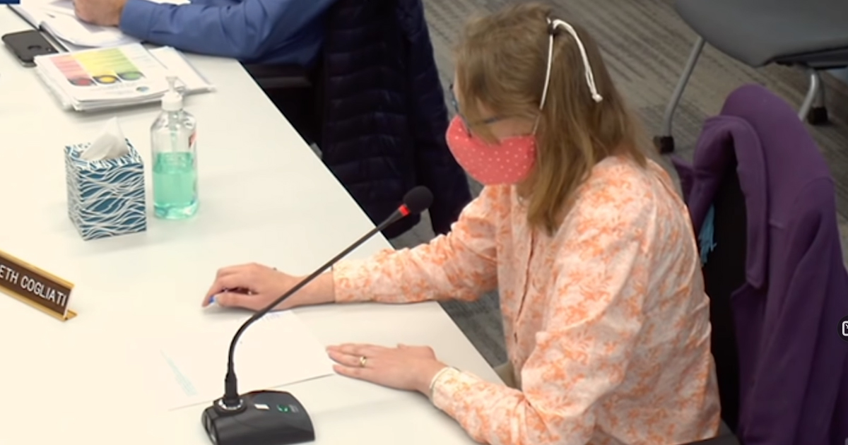VIDEO: School Board Member Arguing For Mandatory Masks
Nearly Passes Out While Wearing Mask 1