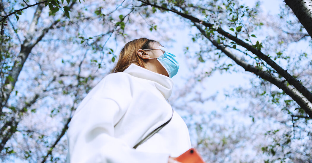 How Wearing a Mask Can Reduce Allergy Symptoms 1
