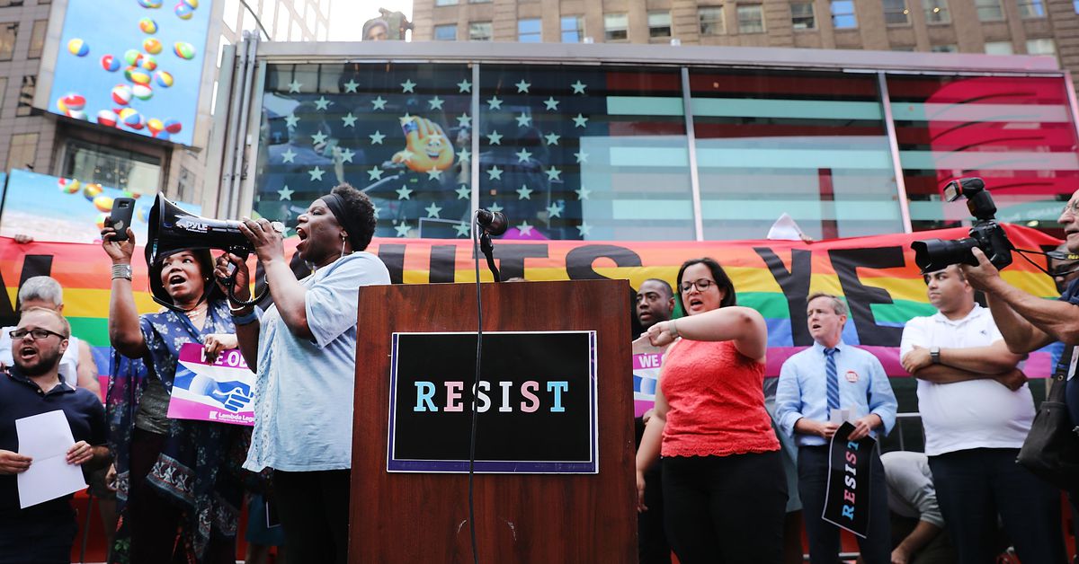 Pentagon ends “ugly and shameful chapter” by again allowing
open trans military service 1