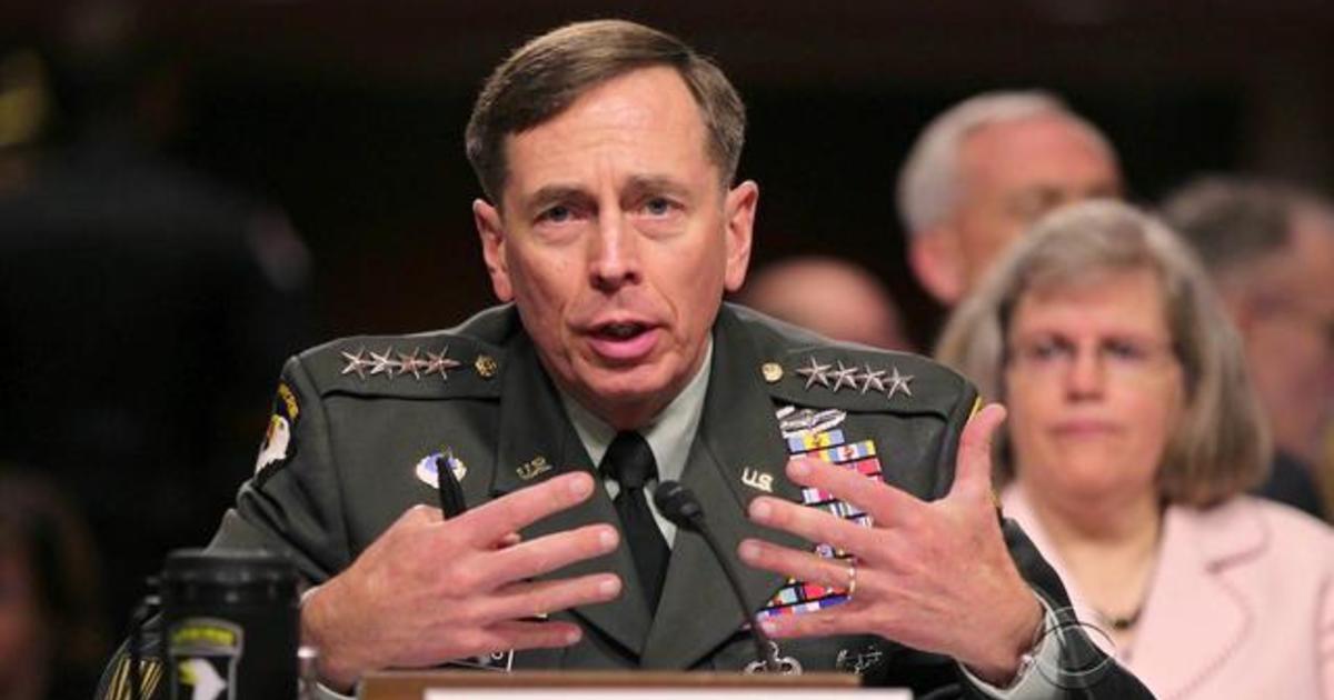 David Petraeus admits to leaking classified info 1