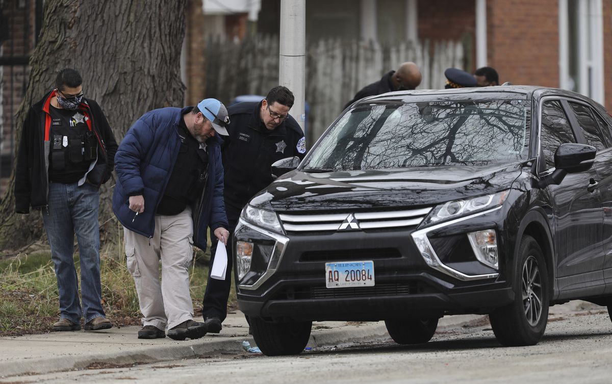 Chicago police find SUV believed used in shooting of
off-duty officer 1 Chicago police find SUV believed used in shooting of
off-duty officer 1