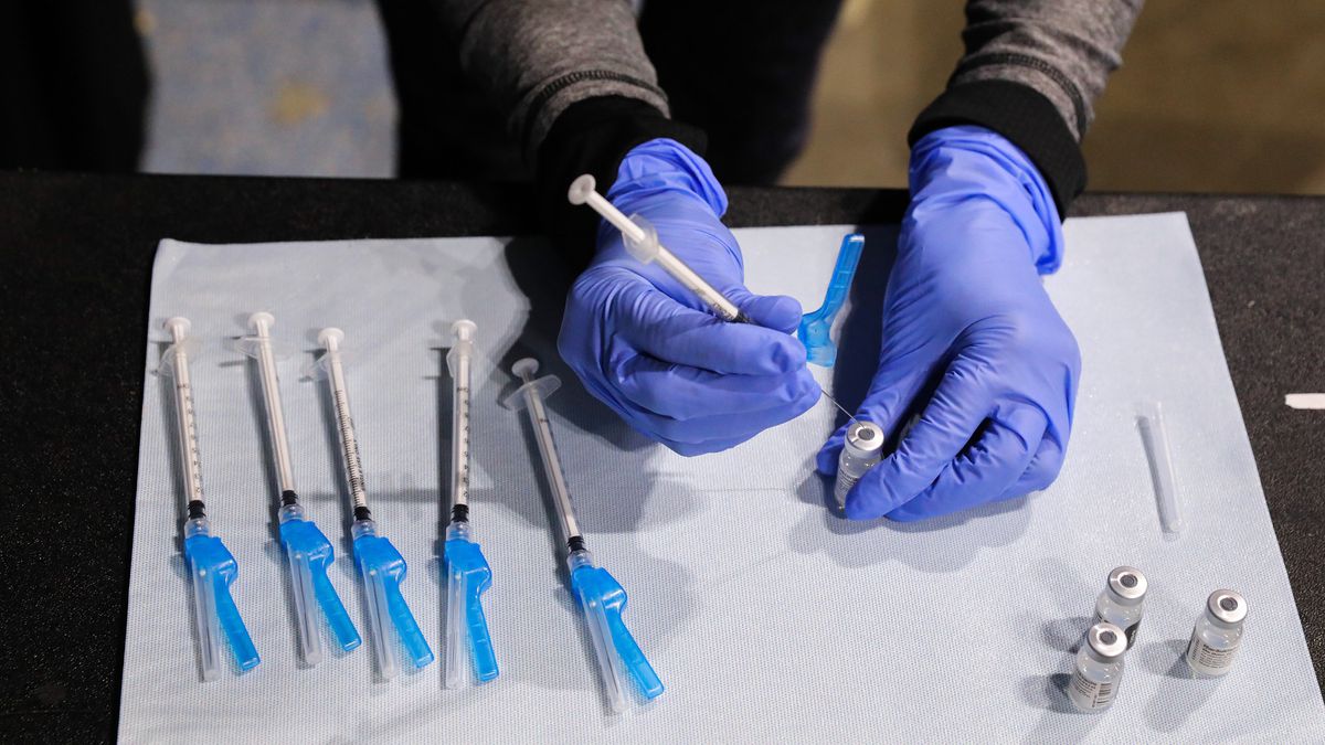 Coronavirus in Illinois updates: Here’s what’s happening
Friday with COVID-19 in the Chicago area 1
