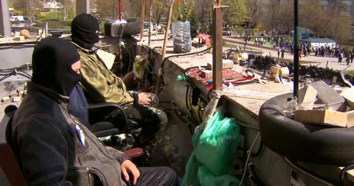 Pro-Russian protesters staying put in Ukraine despite
diplomatic deal 1