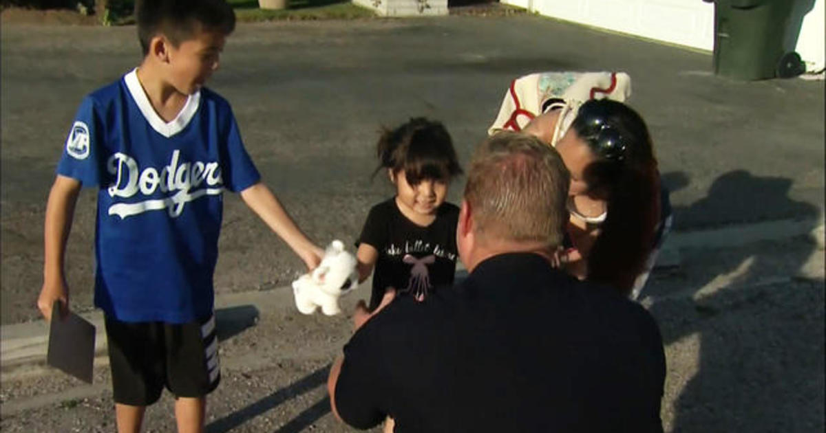 Quick-thinking officer saves young Calif. girl 1
