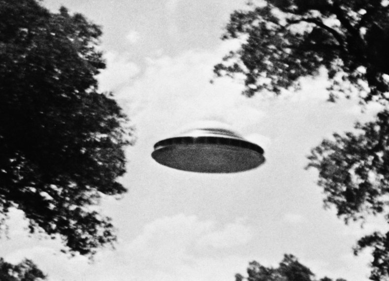 More 'Difficult to Explain' UFO Sightings to Be
Declassified, Says Former Trump Intel Chief 1