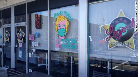 Sign at Texas restaurant threatens a $50 fee 'If I have to
explain why masks are mandatory' 1