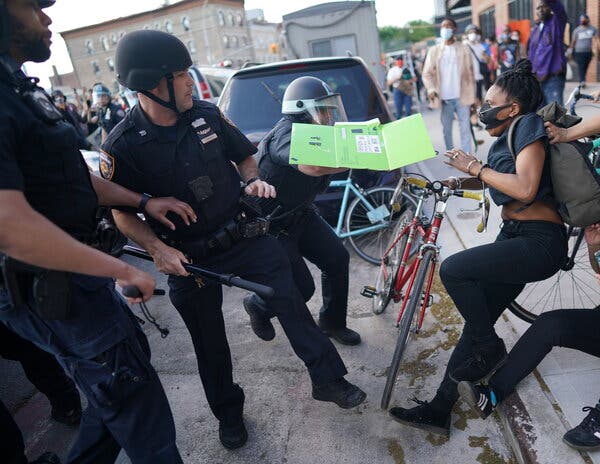Police Mishandled Black Lives Matter Protests, Reports
Say 1