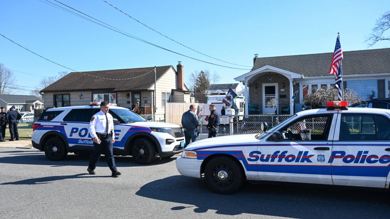 Driver flees crash, fires gun during foot chase by officer,
police say 1
