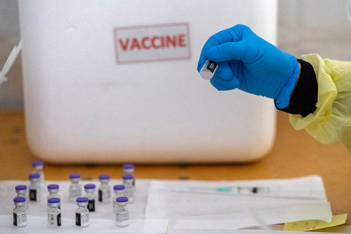 US health care workers skeptical about COVID-19 vaccines,
survey finds 1