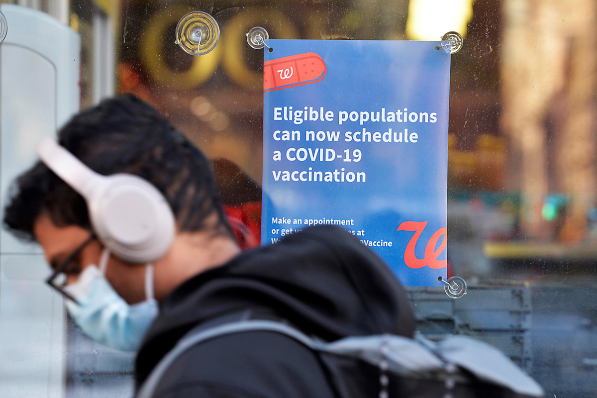 NY pharmacies offering COVID-19 vaccine to people with
underlying conditions 1
