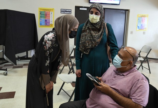 Islamic center’s COVID-19 vaccine clinic aimed at reducing
racial disparities 1