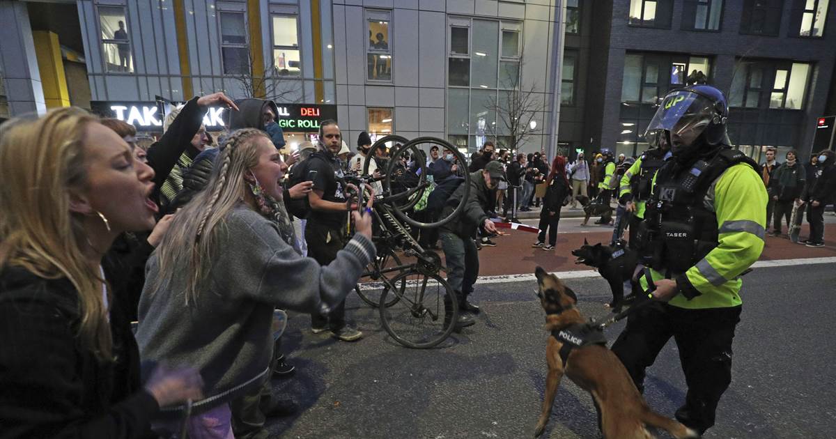 Police officers hurt, vehicles set on fire during protest in
Bristol, England 1