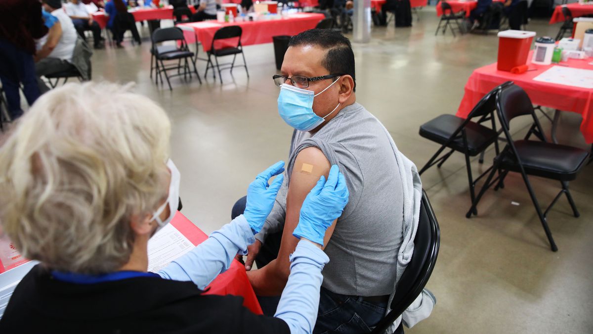 Coronavirus in Illinois updates: Here’s what’s happening
Monday with COVID-19 in the Chicago area 1