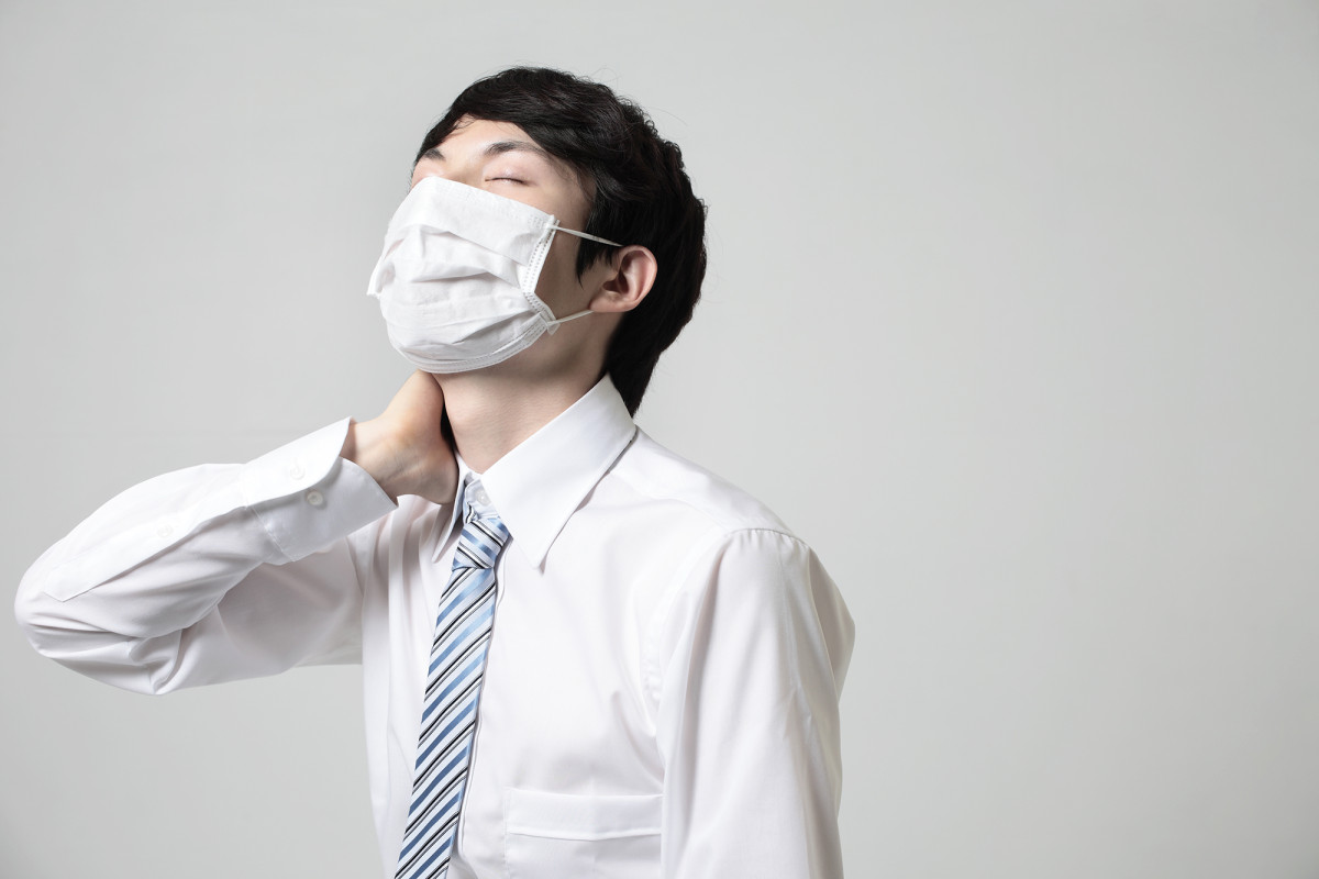 Wearing your mask wrong can cause neck pain 1