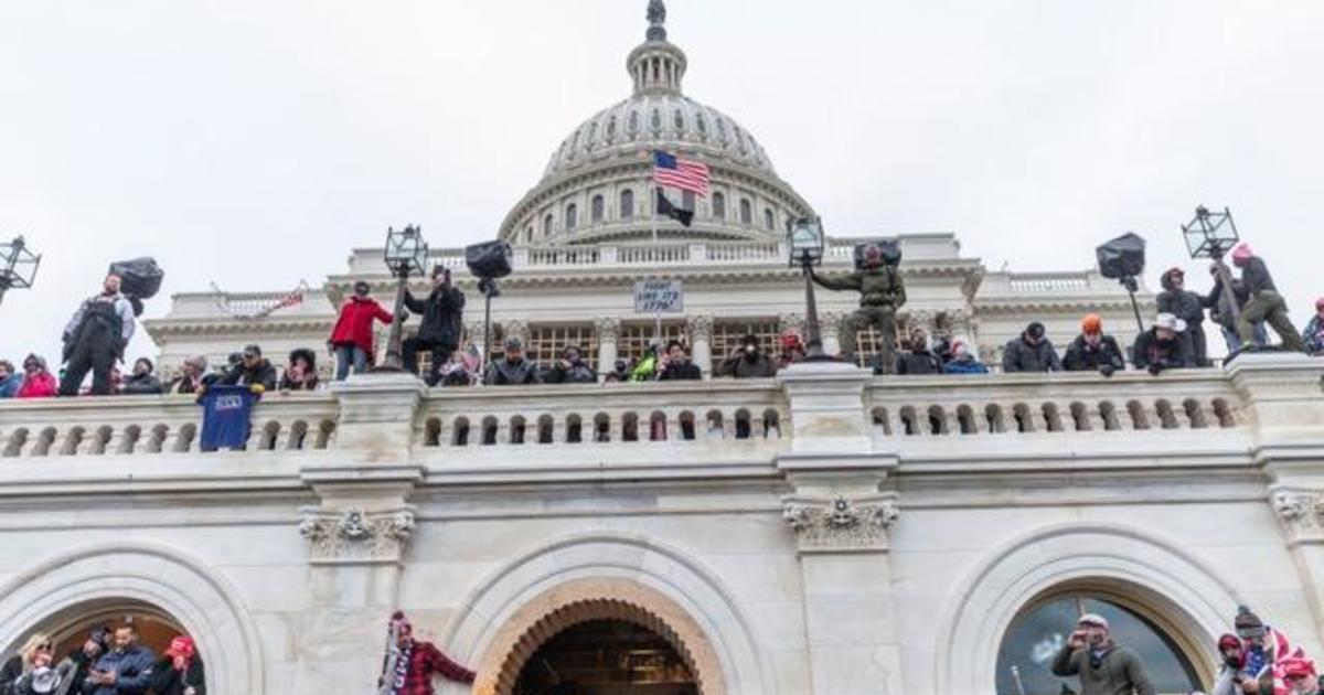 Capitol rioters could face sedition charges, prosecutor
suggests 1 Capitol rioters could face sedition charges, prosecutor
suggests 1