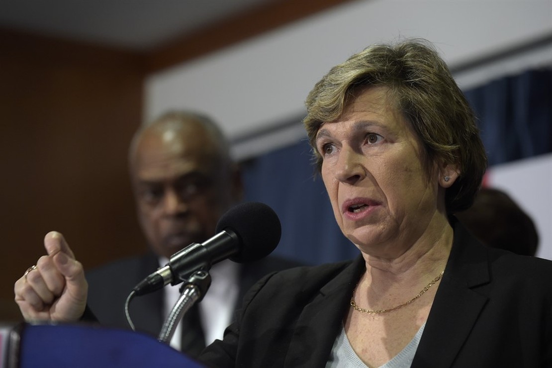 Teachers' Unions Still Pushing Back on School Openings, Say
3-Foot Rule Is Not Proven 1 Teachers' Unions Still Pushing Back on School Openings, Say
3-Foot Rule Is Not Proven 1