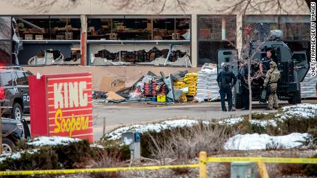 Witnesses describe chaos as shooter opened fire in a
Colorado grocery store 1