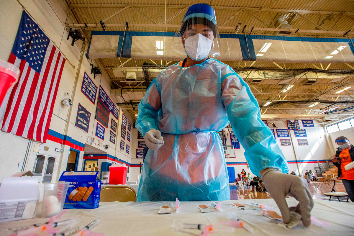 Nearly 1 in 3 received COVID-19 vaccine dose, White House
says 1