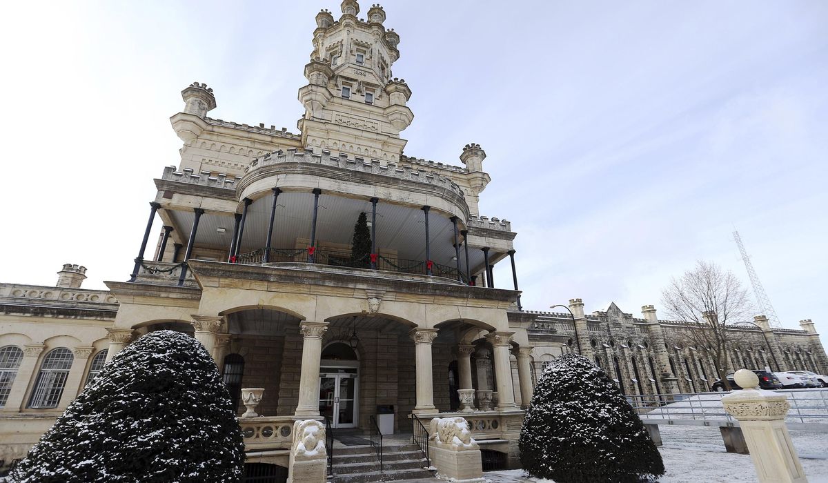 Nurse, officer dead after inmate attack at Iowa
prison 1