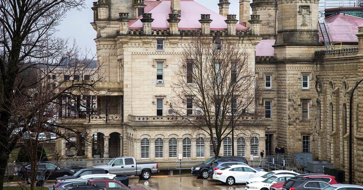 Nurse and correctional officer killed in assault by inmate
at Iowa penitentiary 1 Nurse and correctional officer killed in assault by inmate
at Iowa penitentiary 1