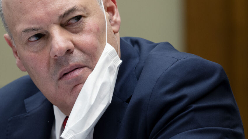 Slower mail, fewer office hours part of Postal Service
plans 1