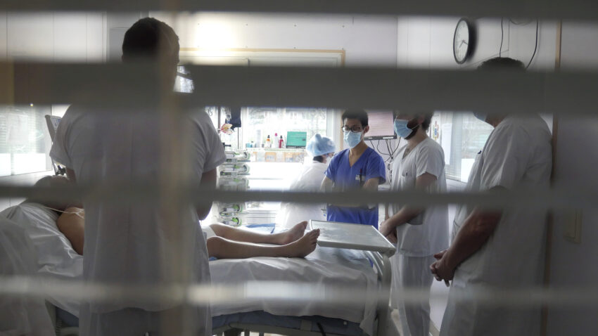They had mild COVID-19. Then their serious symptoms kicked
in. 1