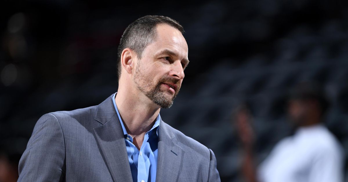 Bulls continue stumbling; front office remains patient at
deadline 1