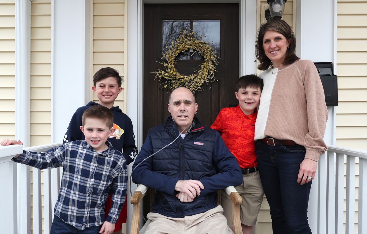 Column: ‘I lost 65 pounds. ... I had to learn how to get the
muscles working in my fingers.’ COVID-19 victim also survived 9/11
and cancer. 1