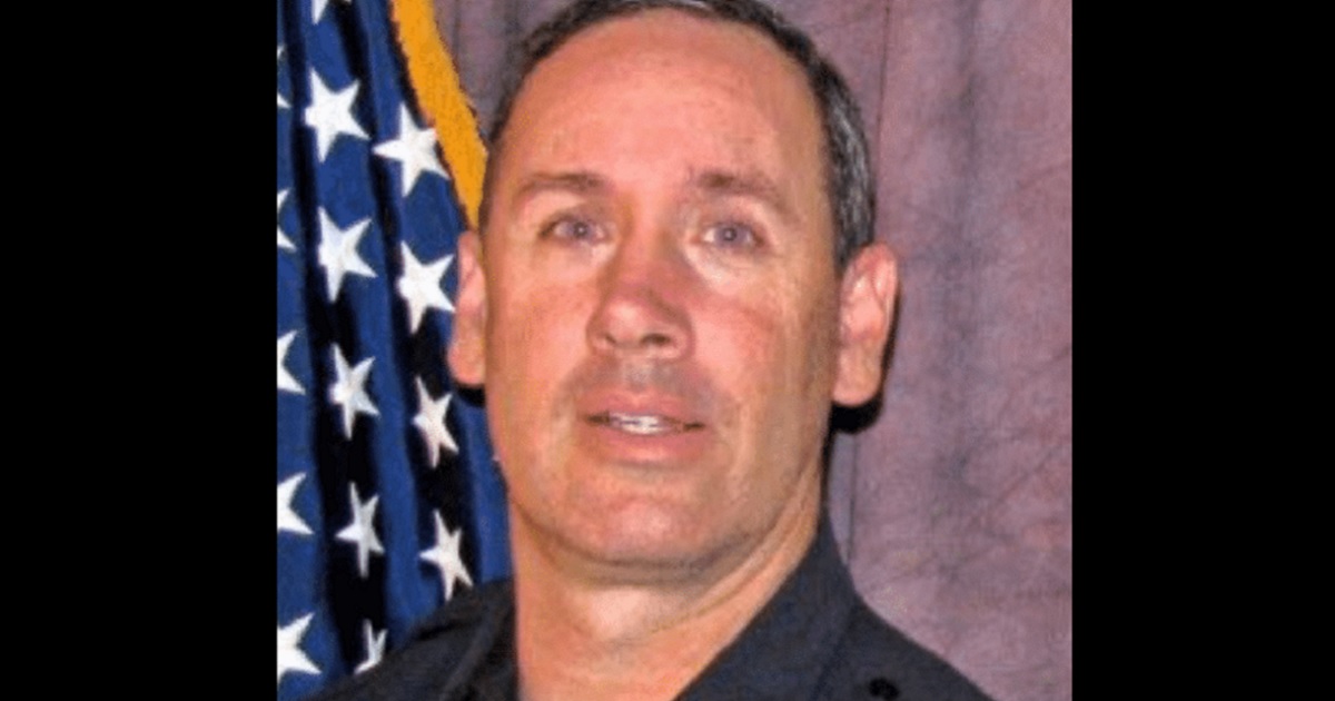 Slain Police Officer’s Father Lashes Out at Those Using
Son’s Death to Push Gun Control 1