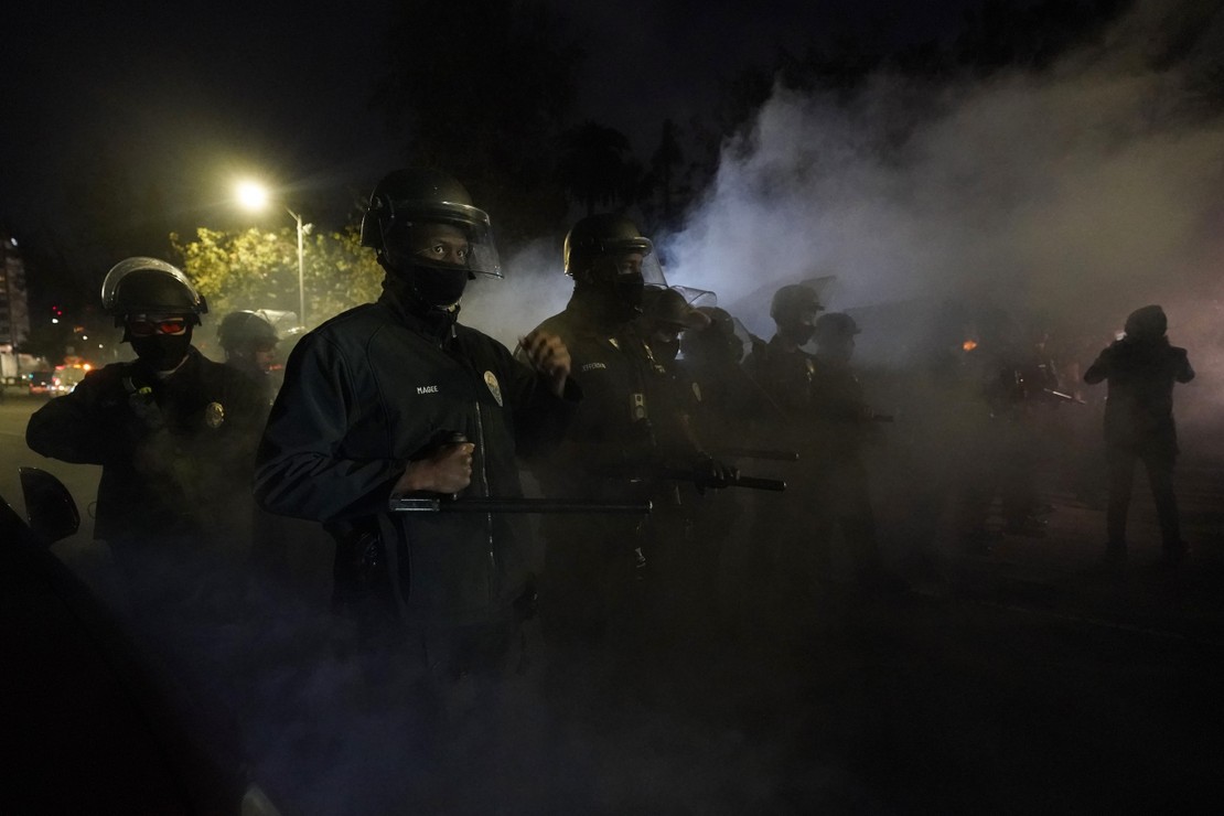 Riot Police Clash With Hundreds of Homeless in Los
Angeles 1