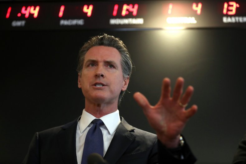 Gavin Newsom Calls Abbott Ending Texas' Mask Mandate
'Absolutely Reckless' 1