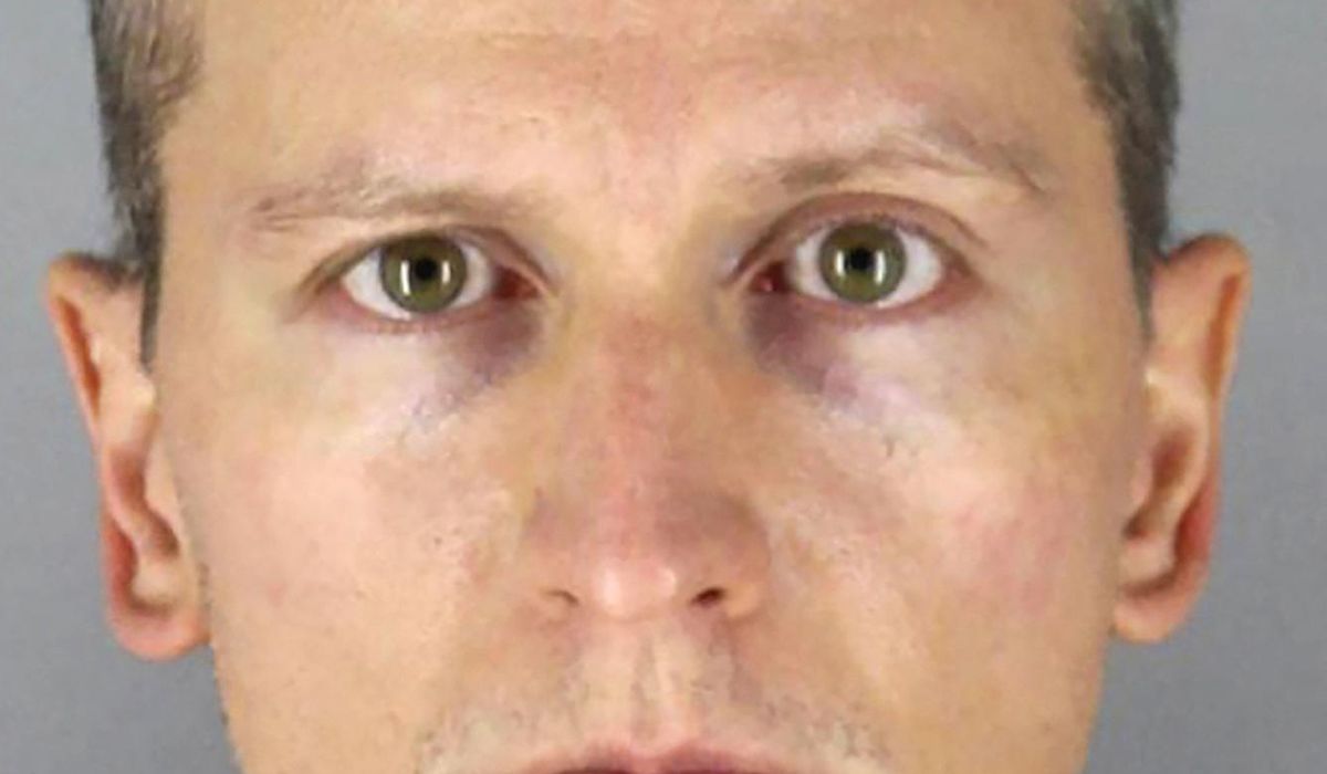 Prosecutors: Officer was on Floyd's neck for about 9
minutes 1