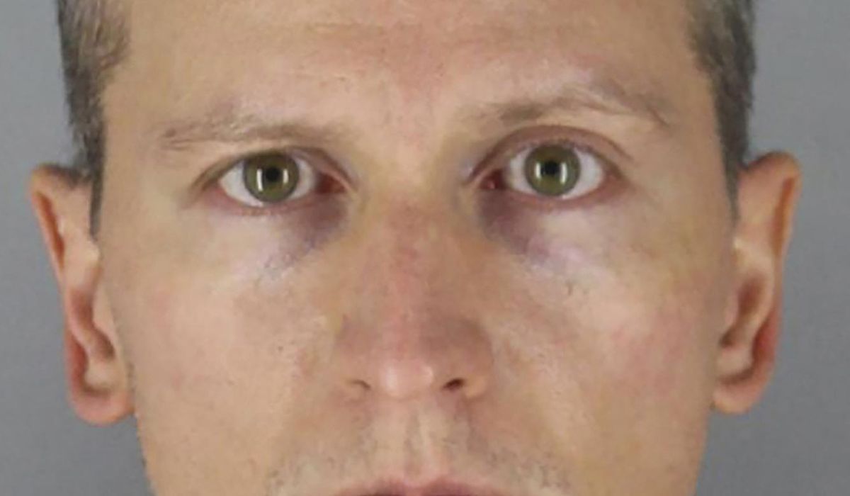 Minnesota court weighs murder charge in ex-officer's
trial 1