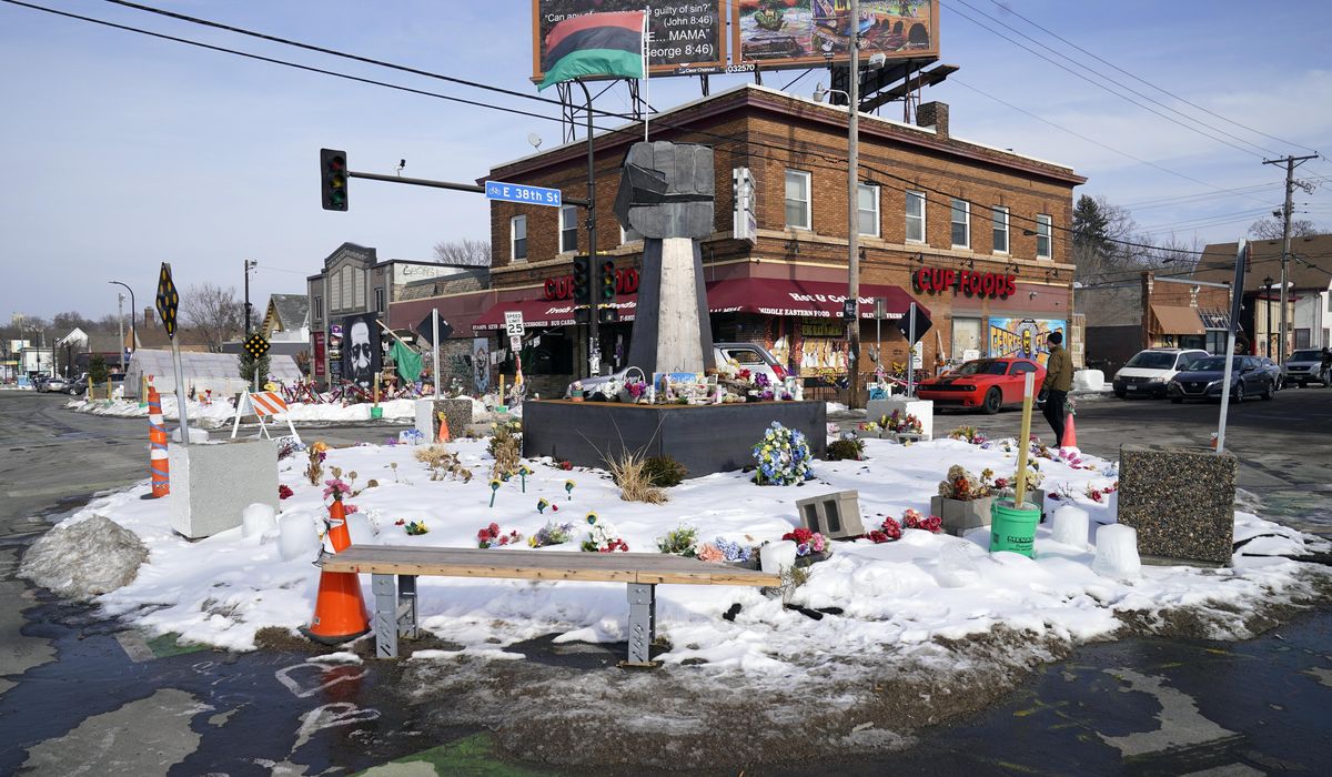 Officer's trial could reopen intersection where Floyd
died 1