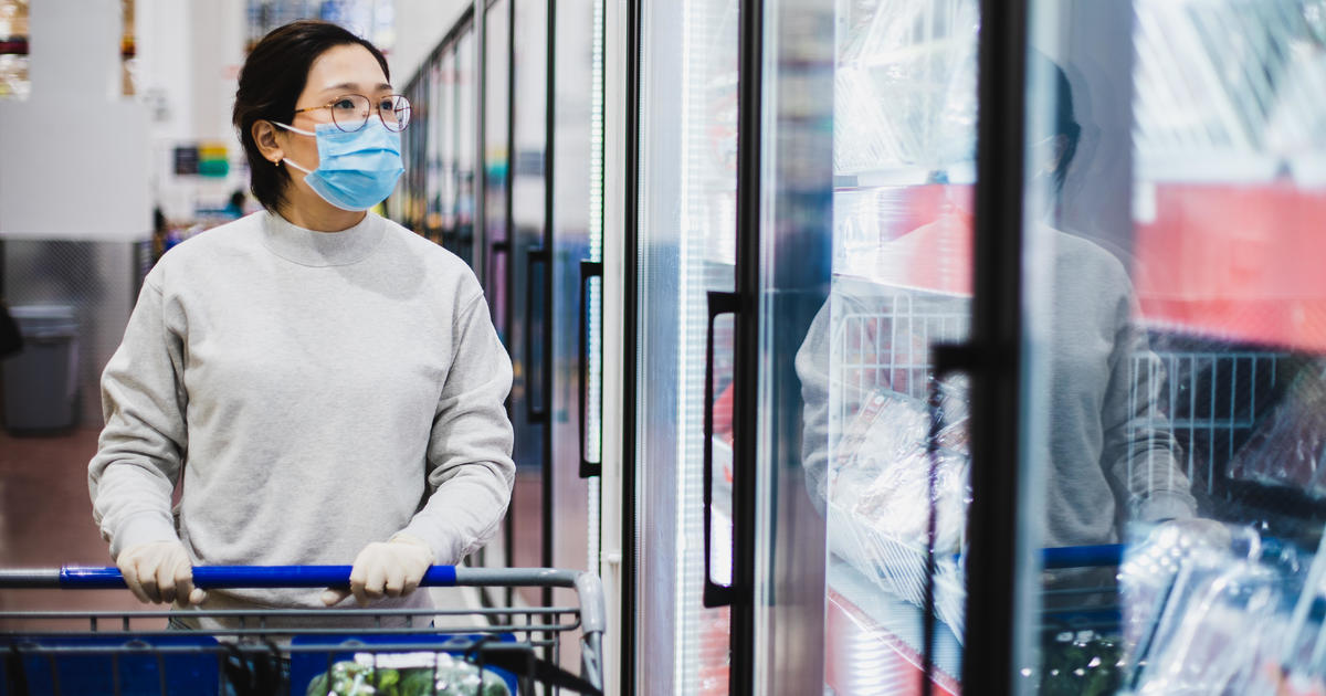 Retailers put brakes on state moves to scrap mask
mandates 1